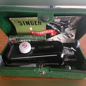 Singer VINTAGE Buttonholer Attachment in Black